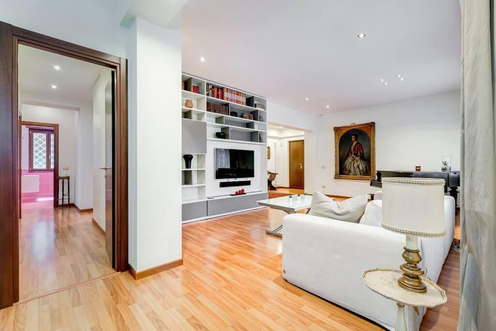 Exclusive Apartment In Eur Lake Rome Exterior photo